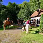 Mit Terrasse By Interhome Сasa de vacaciones *